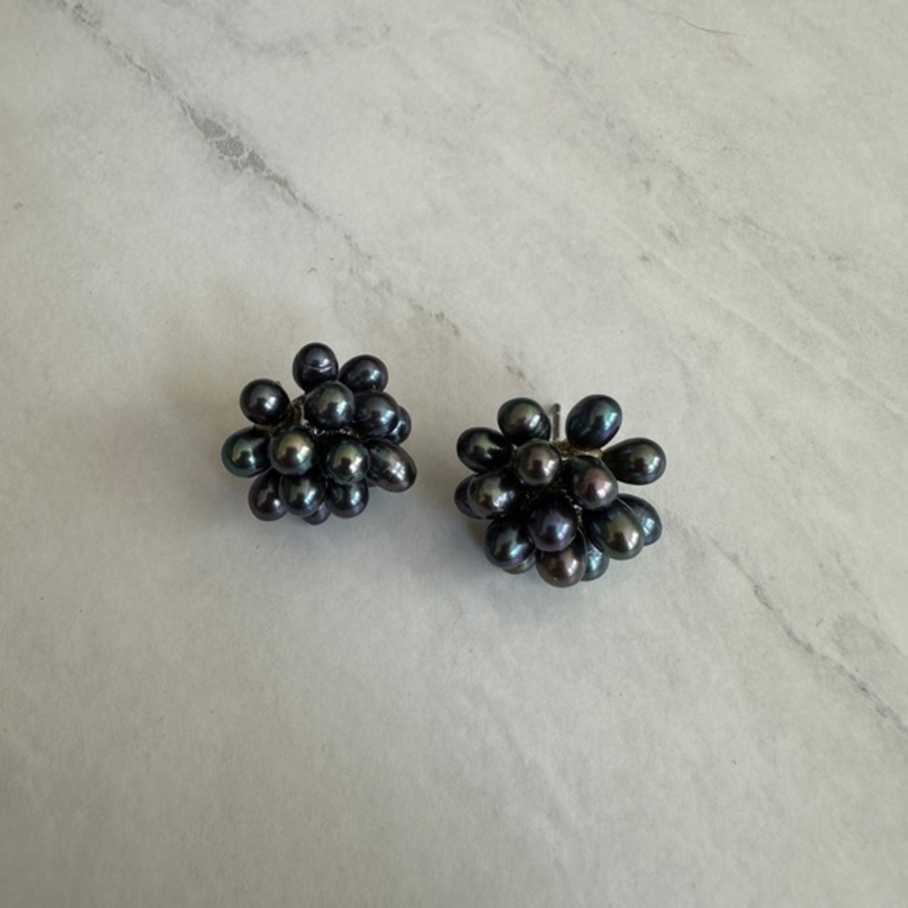 Sophisticated Black Pearl Cluster Earrings